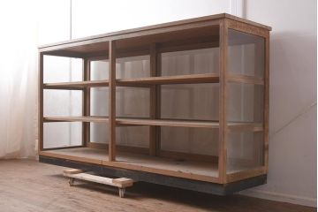 レトロ家具　昭和中期　シンプルで大振りなガラスケース(ショーケース、陳列棚)(R-042933)