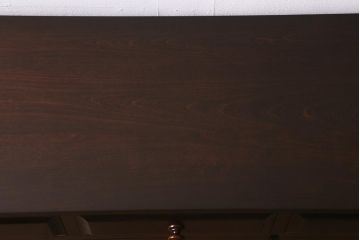 中古　リメイク　北海道民芸家具　モダンなデザインで使いやすい脚付きサイドボード(収納棚、戸棚)(R-042935)