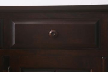 中古　リメイク　北海道民芸家具　モダンなデザインで使いやすい脚付きサイドボード(収納棚、戸棚)(R-042935)