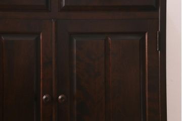 中古　リメイク　北海道民芸家具　モダンなデザインで使いやすい脚付きサイドボード(収納棚、戸棚)(R-042935)