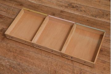 レトロ家具　ペイント　ナラ材　3色のカラーがかわいい小引き出し(卓上収納、小物収納)(R-042937)