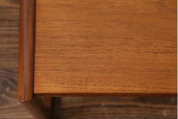 ヴィンテージ家具　北欧ビンテージ　G-PLAN(ジープラン)　チーク材　温かみのある木味が魅力のネストテーブル(サイドテーブル)(R-042939)