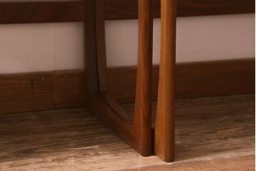 ヴィンテージ家具　北欧ビンテージ　G-PLAN(ジープラン)　チーク材　温かみのある木味が魅力のネストテーブル(サイドテーブル)(R-042939)