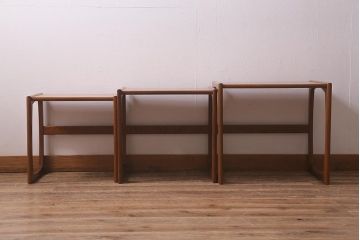 ヴィンテージ家具　北欧ビンテージ　G-PLAN(ジープラン)　チーク材　温かみのある木味が魅力のネストテーブル(サイドテーブル)(R-042939)