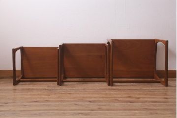 ヴィンテージ家具　北欧ビンテージ　G-PLAN(ジープラン)　チーク材　温かみのある木味が魅力のネストテーブル(サイドテーブル)(R-042939)