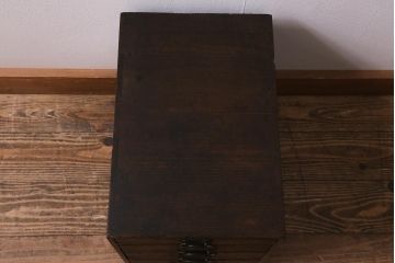 アンティーク家具　明治大正期　大きめの丸金具がアクセントの小引き出し(卓上収納、小物収納)(R-042940)