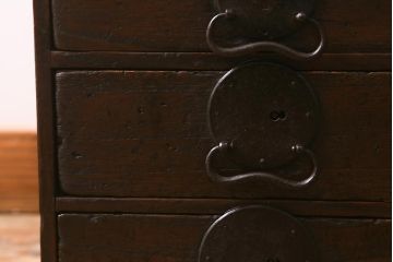 アンティーク家具　明治大正期　大きめの丸金具がアクセントの小引き出し(卓上収納、小物収納)(R-042940)