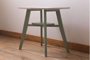 ペイント家具　レトロ家具　ナチュラルな色合いが魅力のサイドテーブル(カフェテーブル、飾り台)(R-042941)