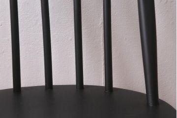 ヴィンテージ家具　ERCOL(アーコール)　ペイント　ブラックカラーが格好良いクエーカーチェア(ダイニングチェア、椅子、ビンテージ)(R-042943)