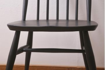 ヴィンテージ家具　ERCOL(アーコール)　ペイント　ブラックカラーが格好良いクエーカーチェア(ダイニングチェア、椅子、ビンテージ)(R-042943)