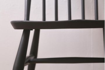 ヴィンテージ家具　ERCOL(アーコール)　ペイント　ブラックカラーが格好良いクエーカーチェア(ダイニングチェア、椅子、ビンテージ)(R-042943)