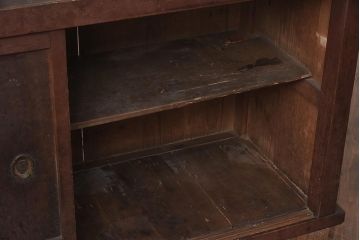 アンティーク家具　和製アンティーク　明治大正期　前面ヒノキ材　モダンな雰囲気漂う小ぶりな水屋箪笥サイドボード(収納棚、戸棚)(R-042947)