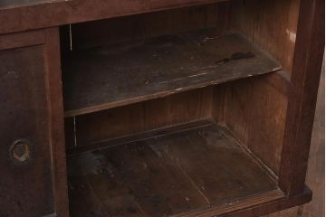 アンティーク家具　和製アンティーク　明治大正期　前面ヒノキ材　モダンな雰囲気漂う小ぶりな水屋箪笥(収納棚、戸棚)(R-042949)