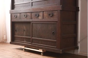 アンティーク家具　和製アンティーク　明治大正期　前面ヒノキ材　モダンな雰囲気漂う小ぶりな水屋箪笥(収納棚、戸棚)(R-042949)