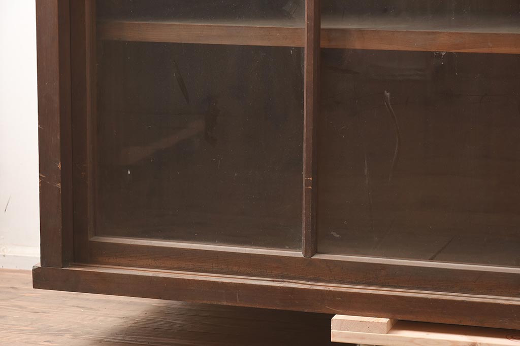 アンティーク家具　ヒノキ材　レトロモダンな重ね戸棚(キャビネット、食器棚、収納棚)(R-042954)