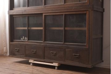 アンティーク家具　ヒノキ材　レトロモダンな重ね戸棚(キャビネット、食器棚、収納棚)(R-042954)