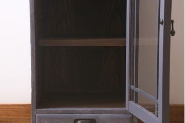 アンティーク家具　和製アンティーク　ダークグレーペイントがおしゃれな引き出し付きサイドキャビネット(収納棚、飾り棚、ガラス戸棚)(R-042955)