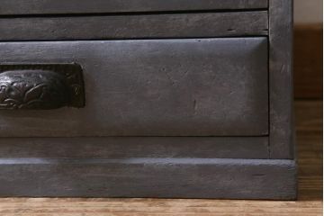 アンティーク家具　和製アンティーク　ダークグレーペイントがおしゃれな引き出し付きサイドキャビネット(収納棚、飾り棚、ガラス戸棚)(R-042955)