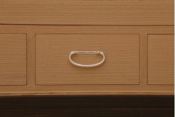 中古　伝統工芸品　頓所芳男　衣装盆付き　牡丹の前飾りが素敵な重ね加茂総桐箪笥(総桐たんす、和タンス、衣装箪笥、着物箪笥)(定価約120万円)(R-042959)