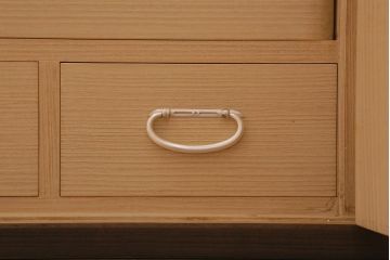 中古　伝統工芸品　頓所芳男　衣装盆付き　牡丹の前飾りが素敵な重ね加茂総桐箪笥(総桐たんす、和タンス、衣装箪笥、着物箪笥)(定価約120万円)(R-042959)