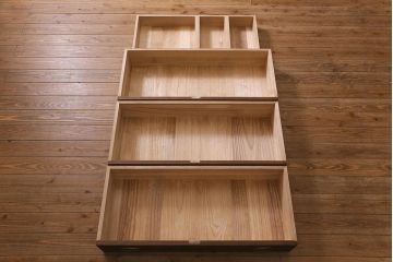 中古　伝統工芸品　頓所芳男　衣装盆付き　牡丹の前飾りが素敵な重ね加茂総桐箪笥(総桐たんす、和タンス、衣装箪笥、着物箪笥)(定価約120万円)(R-042959)
