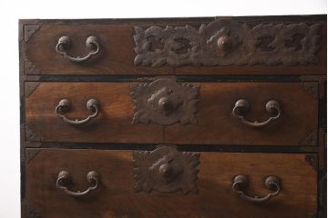 アンティーク家具　明治期　前面欅(ケヤキ)材　堂々とした金具が魅力の仙台箪笥(時代箪笥、衣装箪笥)(R-042961)