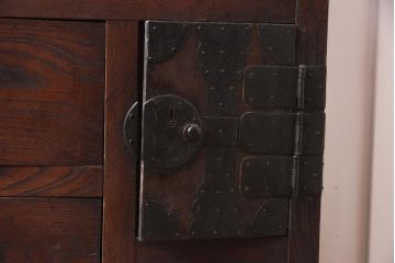 【簡易リペア限定品】アンティーク建具　明治期　前面欅(ケヤキ)材　味わい漂う衣装箪笥(時代箪笥、収納箪笥、チェスト、引き出し)(R-042962)