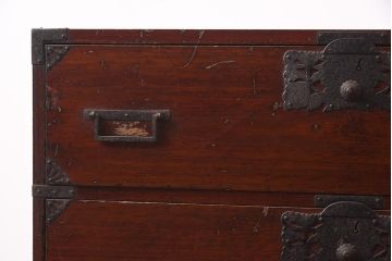 アンティーク家具　明治期　総桐材　漆塗りの箪笥ローボード(ローチェスト、衣装箪笥、時代箪笥、桐箪笥、桐たんす)(R-042963)