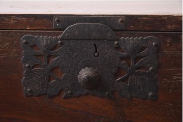 アンティーク家具　明治期　総桐材　漆塗りの箪笥ローボード(ローチェスト、衣装箪笥、時代箪笥、桐箪笥、桐たんす)(R-042964)