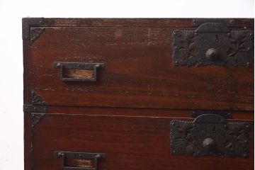 アンティーク家具　明治期　総桐材　漆塗りの箪笥ローボード(ローチェスト、衣装箪笥、時代箪笥、桐箪笥、桐たんす)(R-042964)
