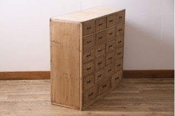 アンティーク家具　昭和初期　ストリップド(剥離)　タモ材　独特の木目が味わい深いチェスト(引き出し23杯)(R-042969)