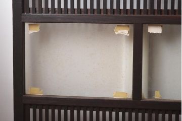 アンティーク建具　昭和初期　裏障子付き　腰板欅(ケヤキ)材　格子戸4枚セット(ガラス帯戸、引き戸)(R-042970)