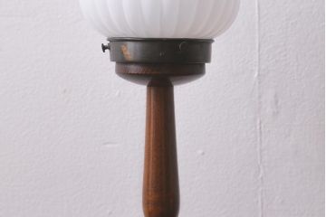 アンティーク照明　和製アンティーク　シェードのデザインがおしゃれなスタンドライト(テーブルランプ、デスクスタンド)(R-042977)