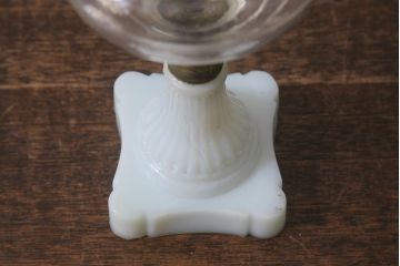アンティーク雑貨　大正期　外箱(台)付き　ミルクガラスのオイルランプ(灯油ランプ)(R-042978)