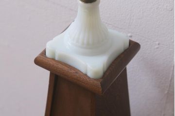 アンティーク雑貨　大正期　外箱(台)付き　ミルクガラスのオイルランプ(灯油ランプ)(R-042978)