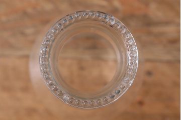 ヴィンテージ雑貨　アメリカビンテージ　赤いガラスがアクセントのオイルランプ(灯油ランプ)(R-042982)