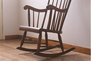 ビンテージ家具　飛騨産業　WINDSOR　ビンテージキツツキ　シンプルなホワイトオーク材製のロッキングチェア(アームチェア)(R-042988)