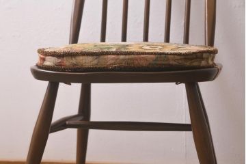 ヴィンテージ家具　ERCOL(アーコール)　クッション付き　カントリースタイルにも合うクエーカーチェア(椅子、ビンテージ)(R-042989)