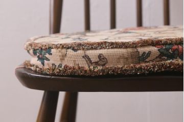 ヴィンテージ家具　ERCOL(アーコール)　クッション付き　カントリースタイルにも合うクエーカーチェア(椅子、ビンテージ)(R-042990)