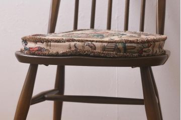 ヴィンテージ家具　ERCOL(アーコール)　クッション付き　カントリースタイルにも合うクエーカーチェア(椅子、ビンテージ)(R-042993)