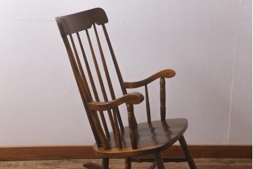 ビンテージ家具　木のぬくもり溢れるブナ材製のロッキングチェア(アームチェア)(R-042994)