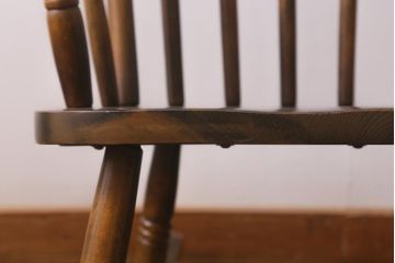 ビンテージ家具　木のぬくもり溢れるブナ材製のロッキングチェア(アームチェア)(R-042994)