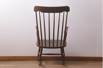 ビンテージ家具　木のぬくもり溢れるブナ材製のロッキングチェア(アームチェア)(R-042994)