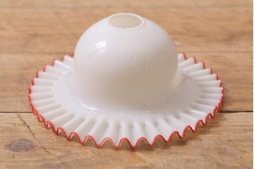 アンティーク照明　レトロ　ミルクガラス　赤縁フリルのペンダントライト(ランプシェード、天井照明)(R-042999)