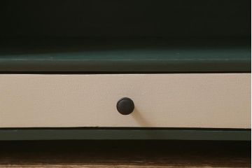 レトロ家具　ペイント　昭和初期　バイカラーがおしゃれな小さめサイズの本棚(収納棚)(R-043003)