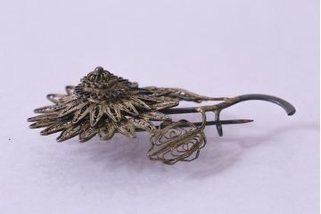 ヴィンテージアクセサリー　レトロモダンな花のビンテージブローチ(R-043008)
