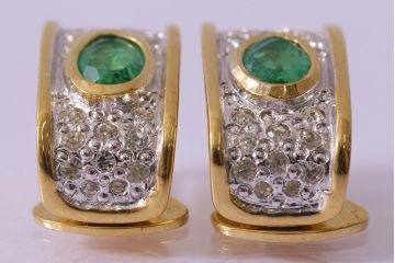 ヴィンテージアクセサリー　イタリアビンテージ　VOGUE BIJOUX(ヴォーグビジュ)　鮮やかなグリーンが目を惹くイヤリング(R-043013)