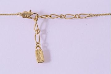 ヴィンテージアクセサリー　フランスビンテージ　イヴ・サンローラン(YVES SAINT LAURENT・YSL)　リボンが目を惹くネックレス(R-043017)