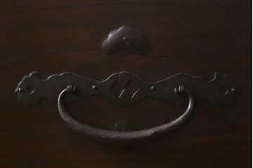 アンティーク家具　明治大正期　二本松箪笥リメイク　前板ケヤキ材　フラップダウン扉が便利な脚付きテレビ台(ローボード、テレビボード、収納棚)(R-043022)