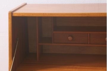 ヴィンテージ家具　北欧ビンテージ　ペイントとチーク材のバイカラーがおしゃれなライティングビューロー(デスク、机、在宅ワーク、在宅用チェスト)(R-043023)
